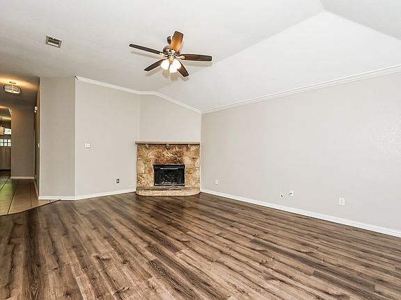 5th image of 207 Rawhide St