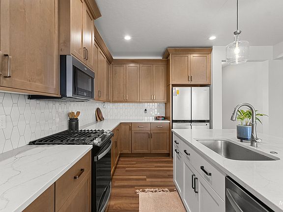 3rd image of 9058 W Virginia City Dr