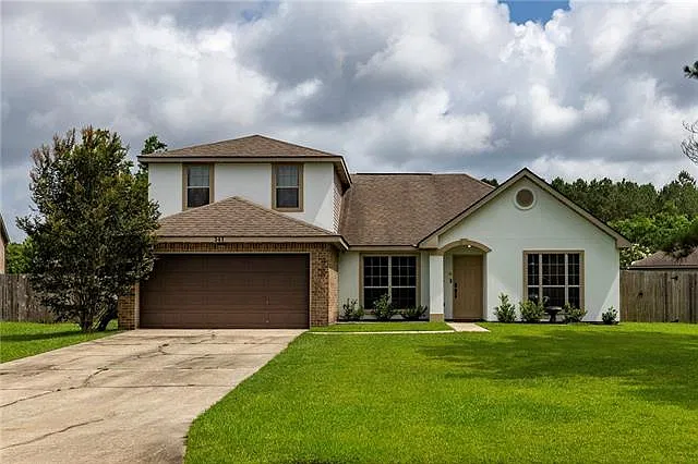 4 bed, 2.5 bath, 2379 sqft, $2,500 — Photo 1