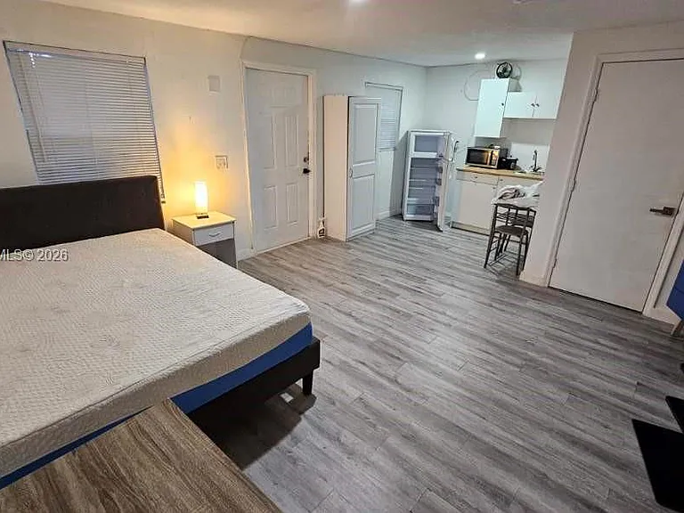 4201 SW 32nd Dr #1 — Photo 2