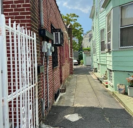 3rd image of 704 Summer Ave