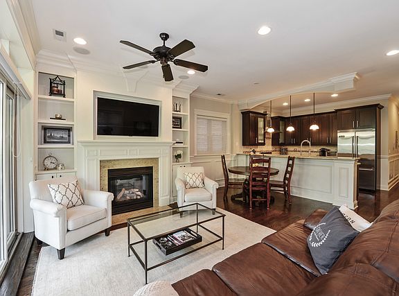 3rd image of 3226 N Clifton Ave #2
