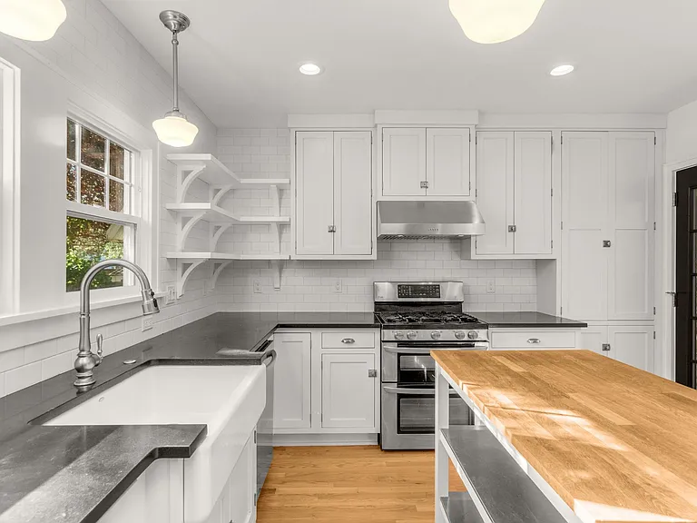 8036 N Syracuse St — Photo 28