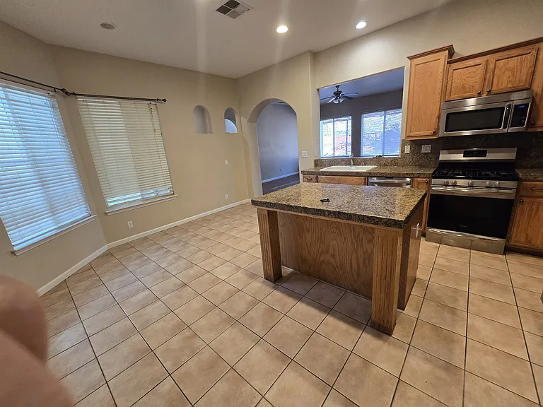 514 Rodeo Grounds Way — Photo 12