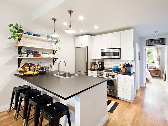 4th image of 108 Gates Ave #2