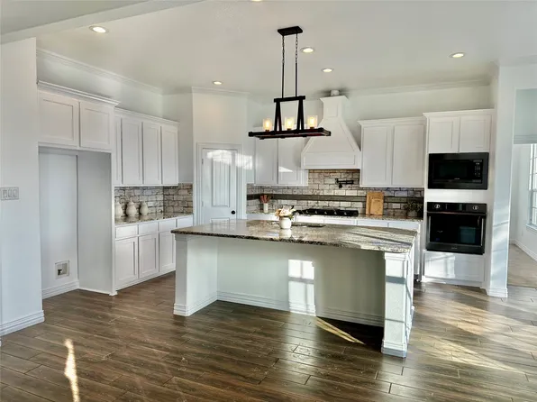 107 Rock Salt Ct, Springtown, TX 76082