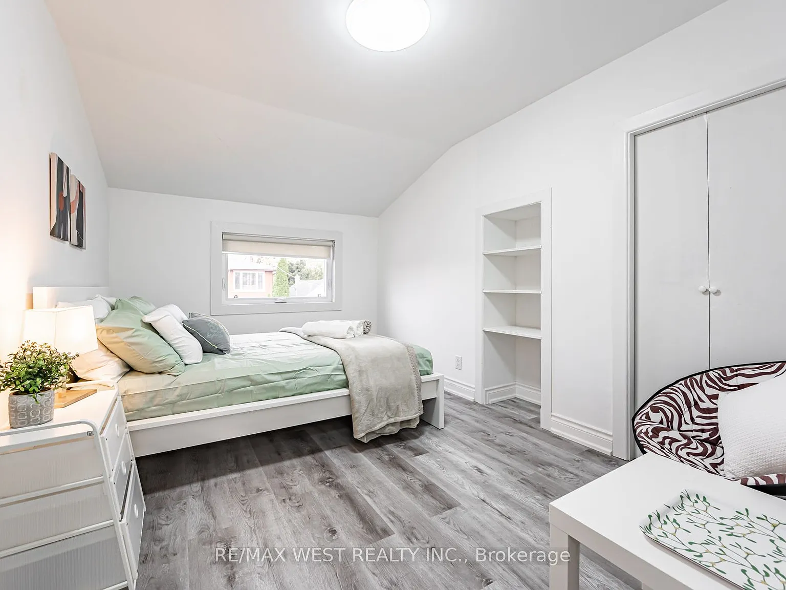 4 bed, $3,995 — Photo 2