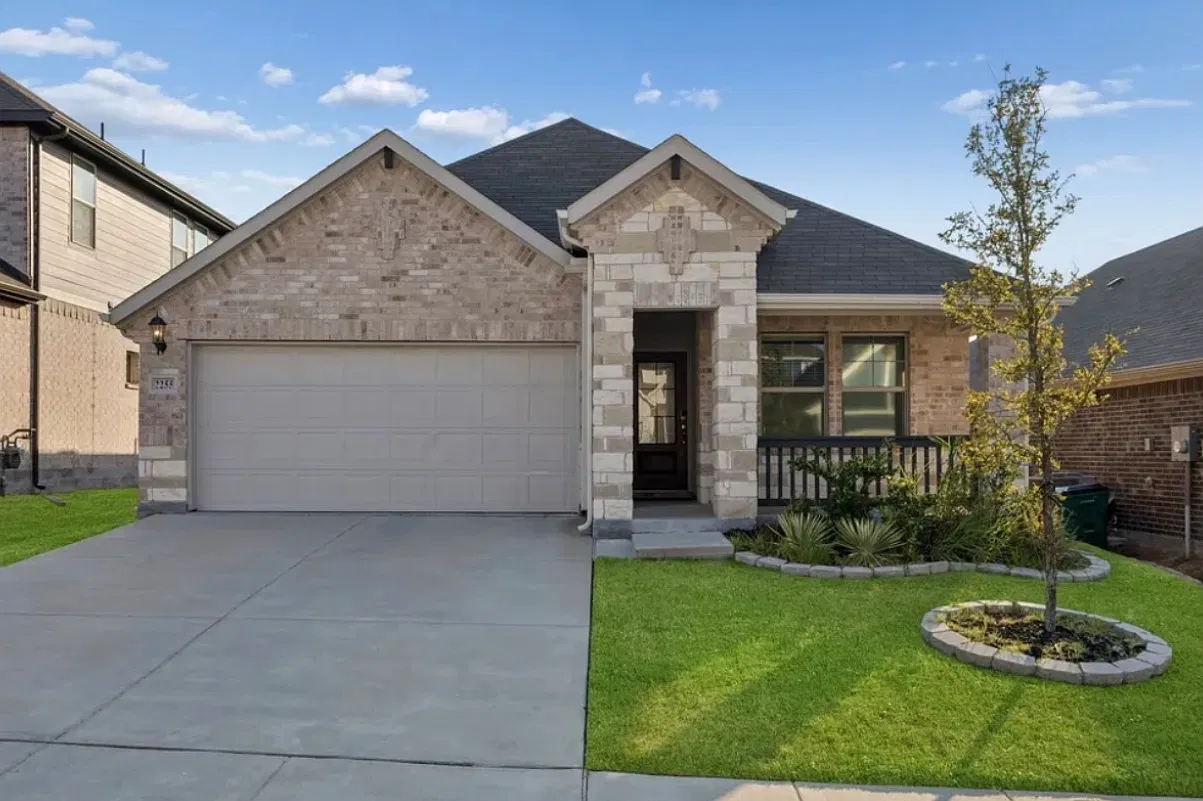 4 bed, 1731 sqft, $2,500 — Photo 1