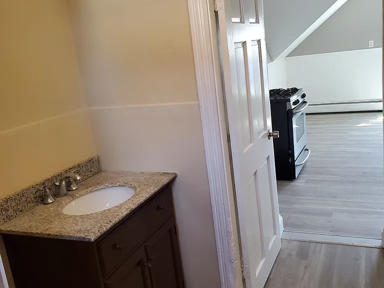 114 Jewett St #3 — Photo 8