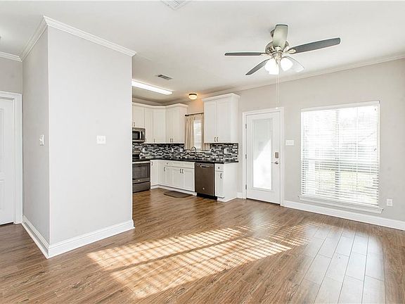 4th image of 11168 Village Green Dr