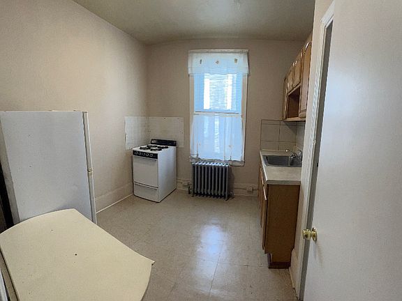2nd image of 2747 Kensington Ave #3