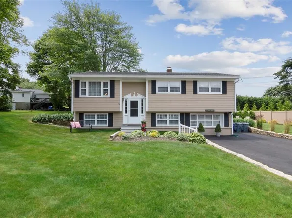 20 Highland Ave, Narragansett, RI 02882