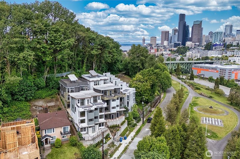 3rd image of 1015 Sturgus Avenue S #A