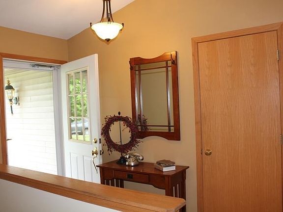 3rd image of 250 Oakbrook Dr