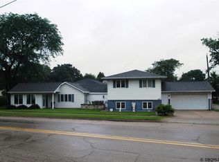 518 9th St SE, Dyersville, IA 52040