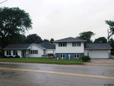 518 9th St SE, Dyersville, IA, 52040