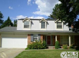 2715 Pearl Dr, Troy, MI