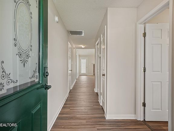 2nd image of 8032 Stablegate Way