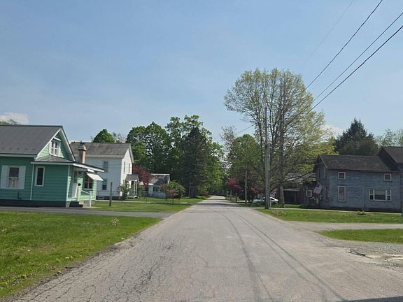 4th image of 23 Cedar St