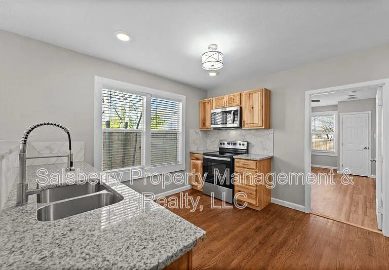 3772 W 6th St — Photo 8