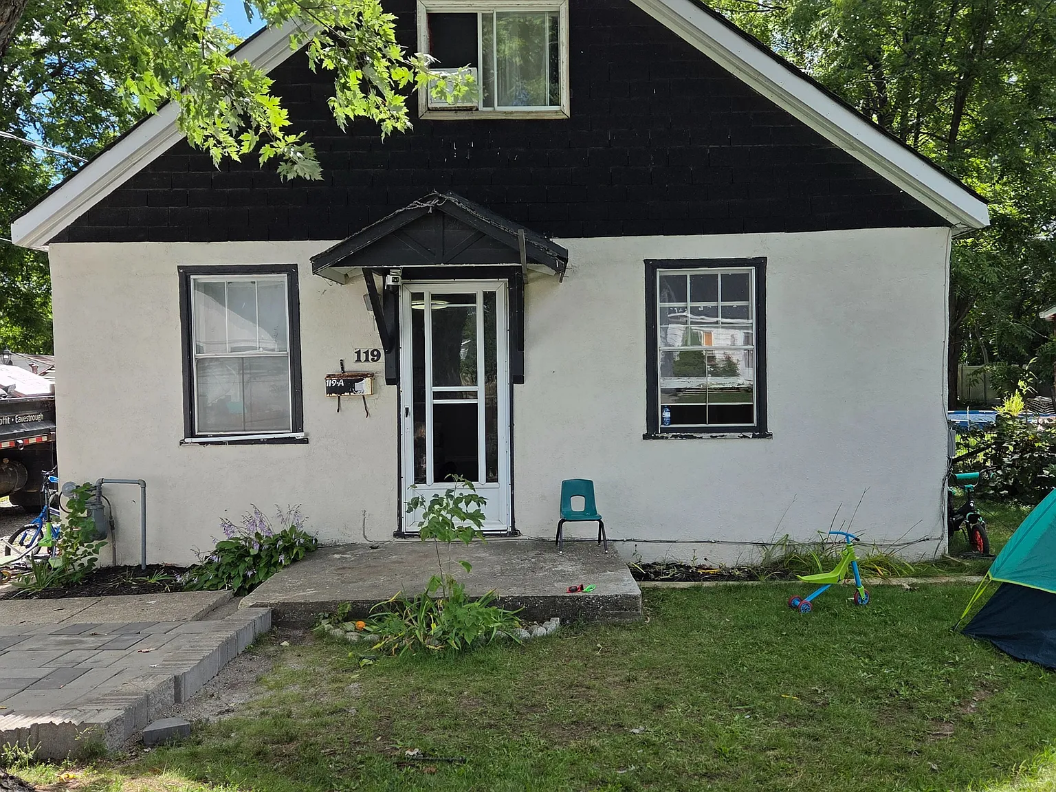 3 bed, $2,200 — Photo 1