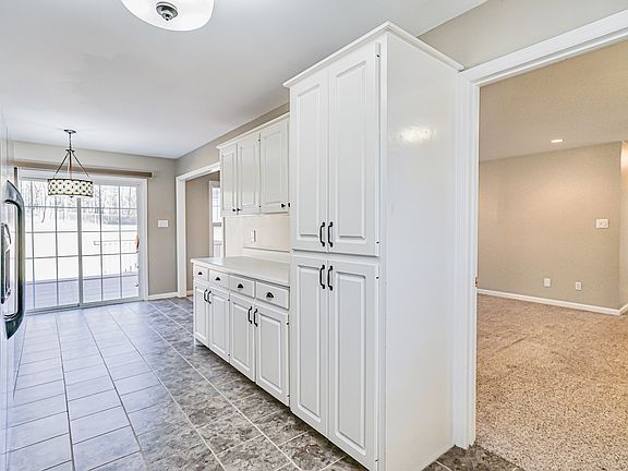 4th image of 221 Augustine Dr