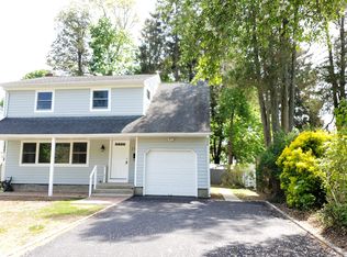 236 Thompson Pl, Huntington Station, NY 11746
