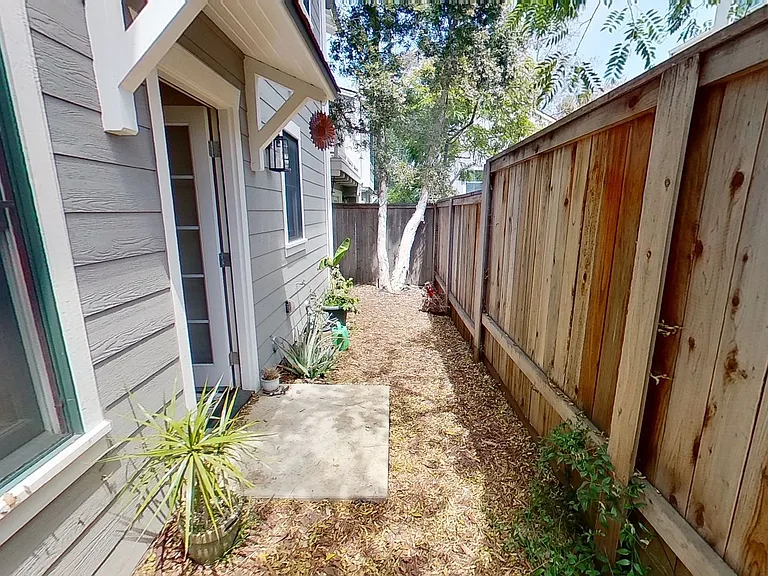 1318 San Andres St #C — Photo 7