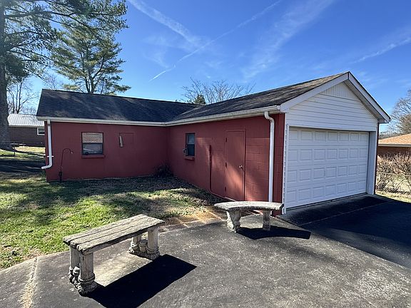 2nd image of 205 Mary Sharp Dr