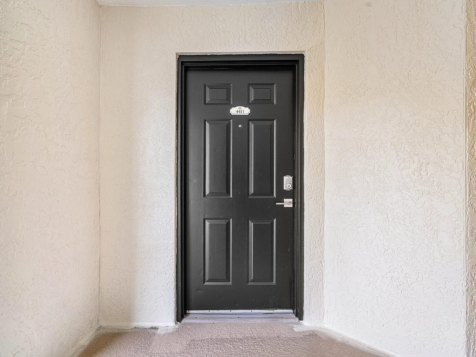 2 bed, 2.0 bath, 1030 sqft, $5,500 — Photo 2