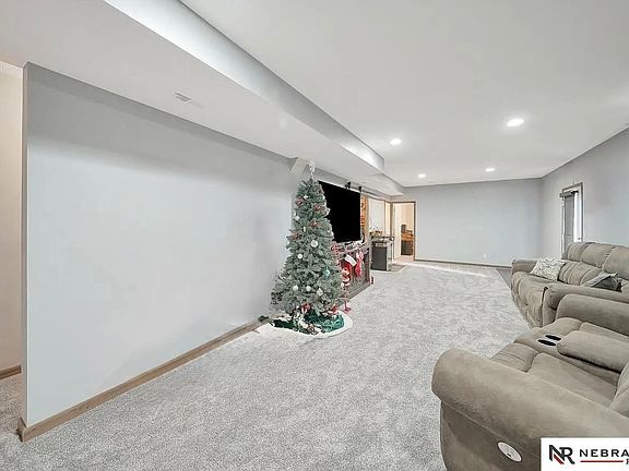 2nd image of 911 Barker Ln