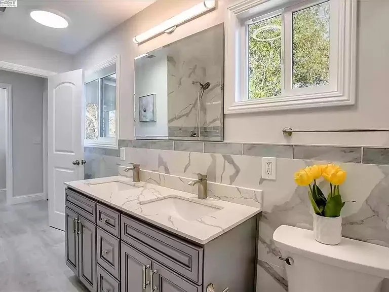 233 Sycamore St — Photo 15