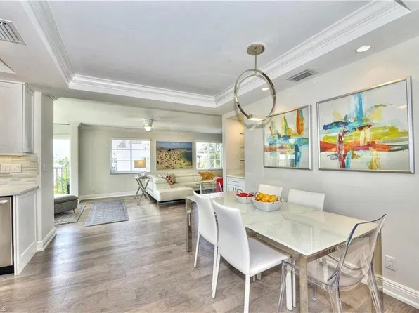 900 8th Ave S APT 301, Naples, FL 34102