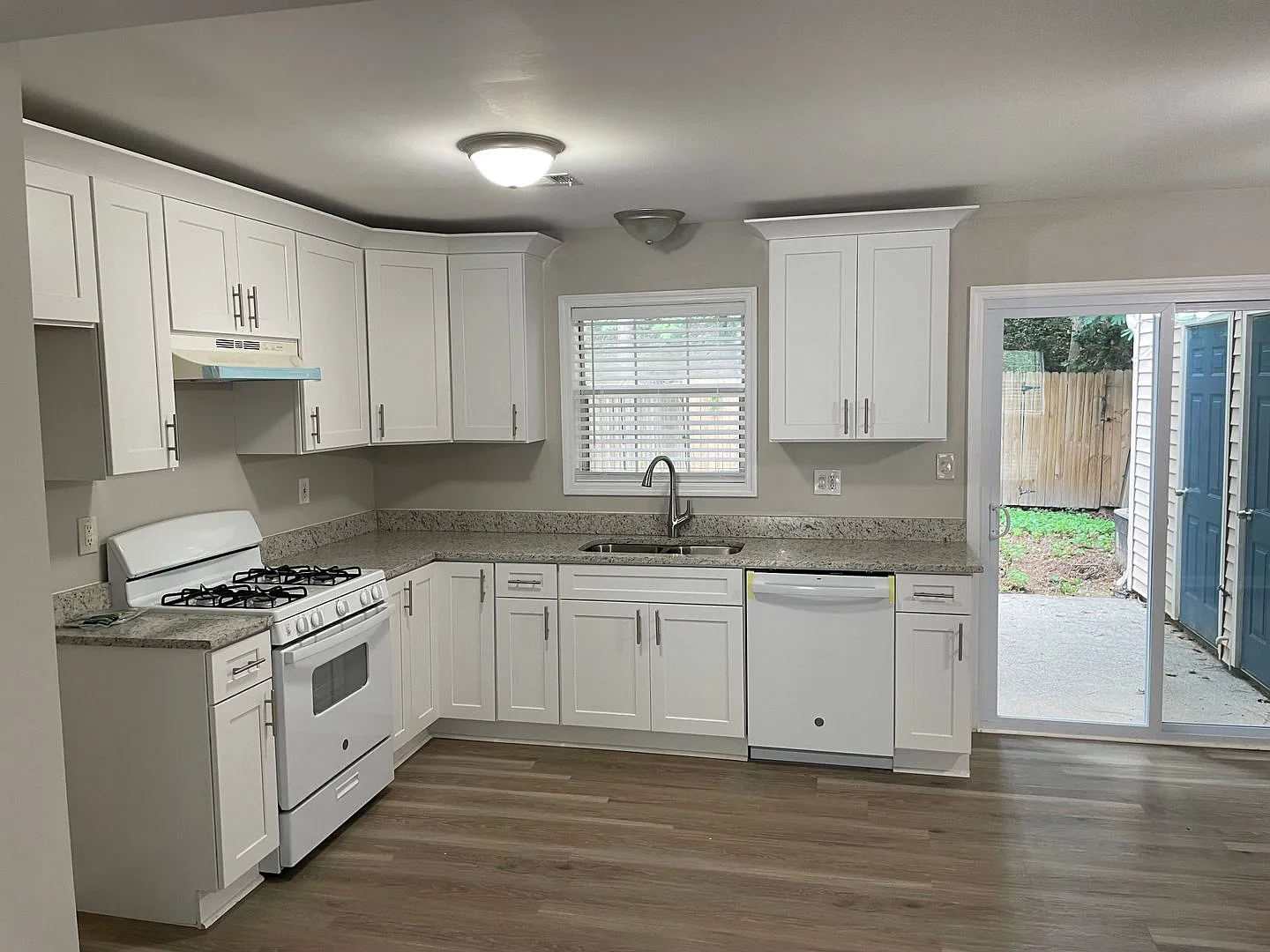 Remodeled Updated Townhome in Great Kennesaw Location! Near Kennesaw State University, Interstate... — Photo 3