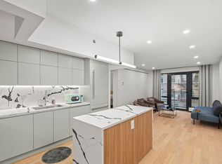 350 W 44th St #302, New York, NY 10036