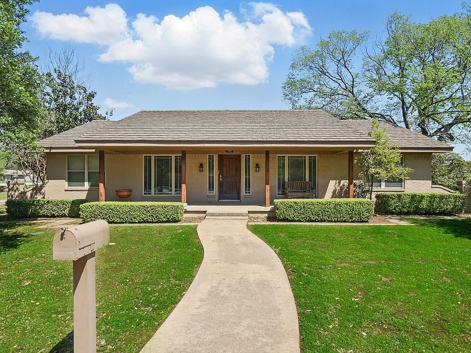 1st image of 900 Bogart Dr