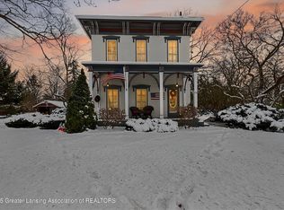 812 N Clinton St, Grand Ledge, MI 48837