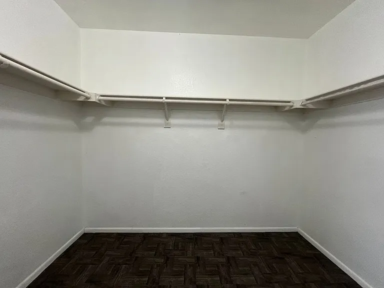 4518 N 84th Ave — Photo 11