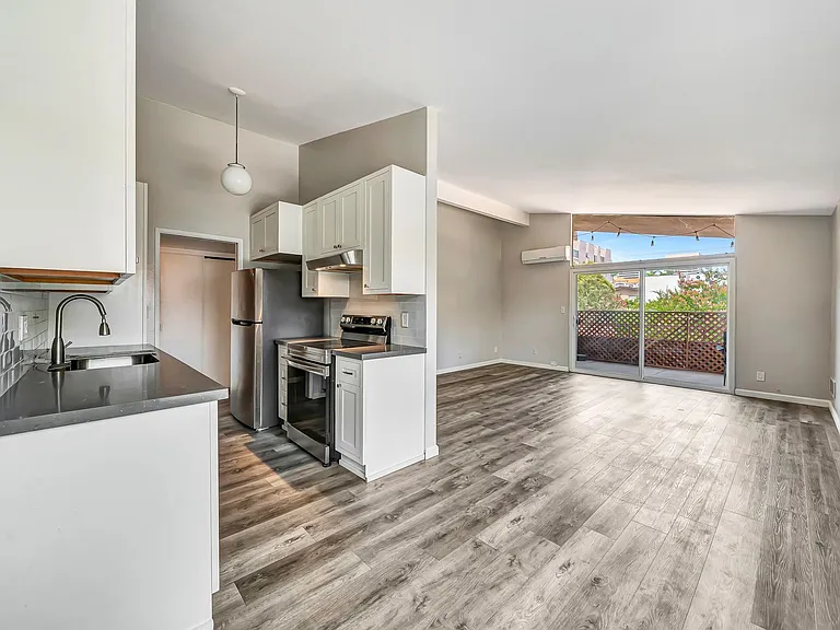 1751 Colby Ave #4 — Photo 10