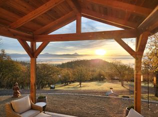 198 Flamingo Dr, Eagle Point, OR 97524