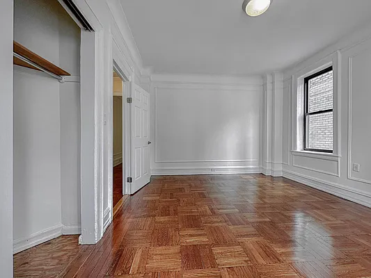 Rented by Manhattan Realty Group | media 6
