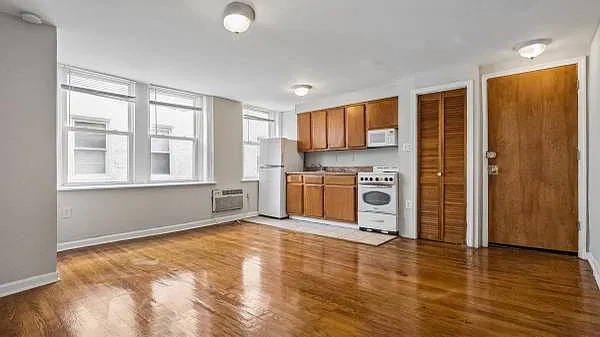 1 bed, $1,090 — Photo 1