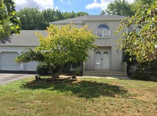 8 Erte Pl, Marlboro, NJ 07746