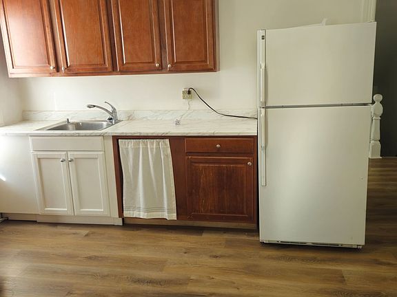 5th image of 400 McDowell Ave APT 2