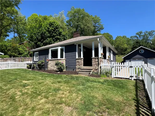 6 Little Fork Ln, Jeannette, PA 15644