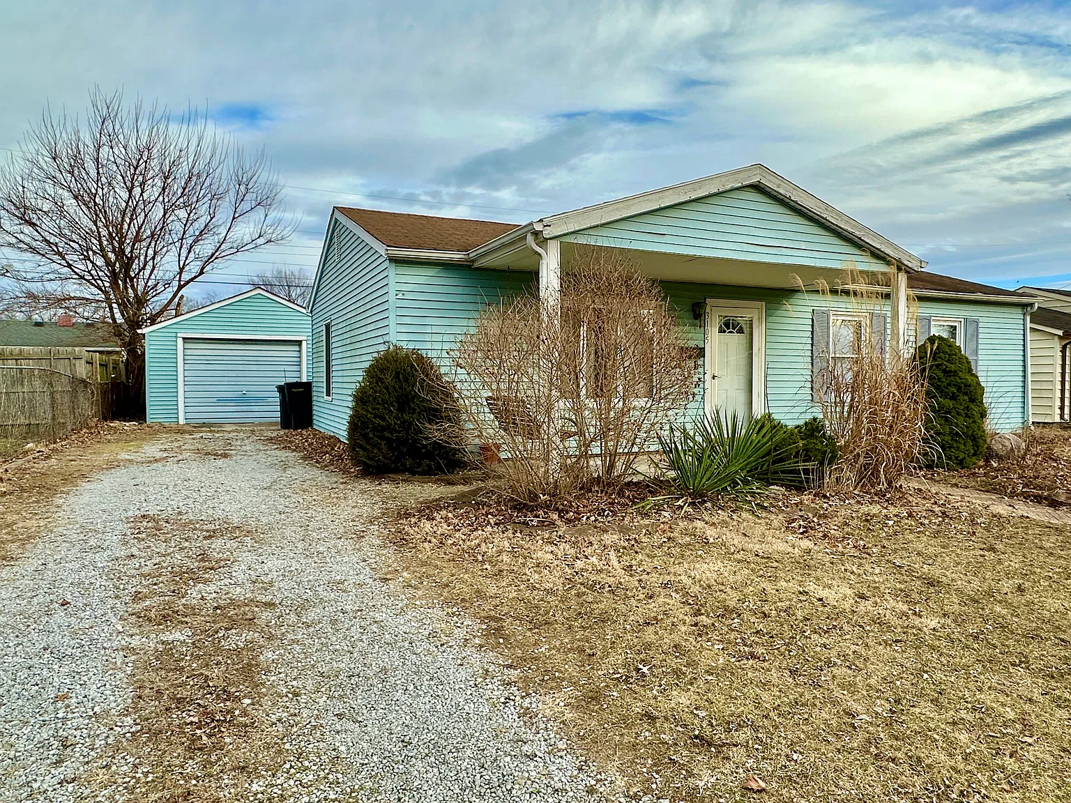 3105 Fairwood Dr — Photo 2