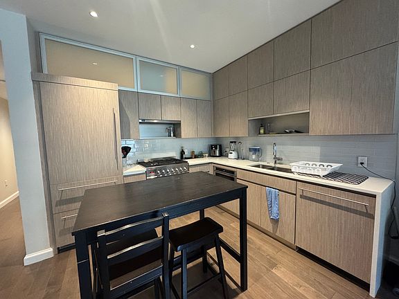3rd image of 43 Westland Ave #11