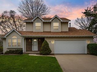 2054 Lynncrest Dr, Coralville, IA 52241