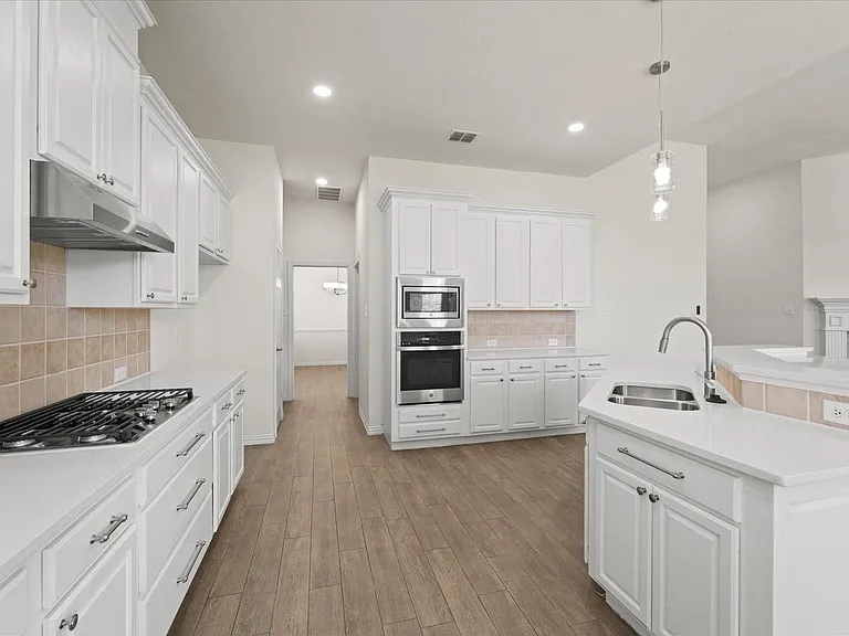 8908 Red Oaks Dr — Photo 3