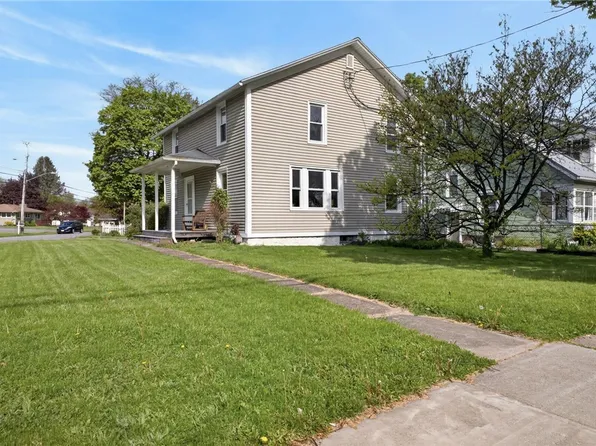 2 Pratt Rd, Manchester, NY 14504